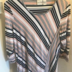 Women’s top zenergy by Chico’s size 1 (equilavent to size 8 per sizing chart)